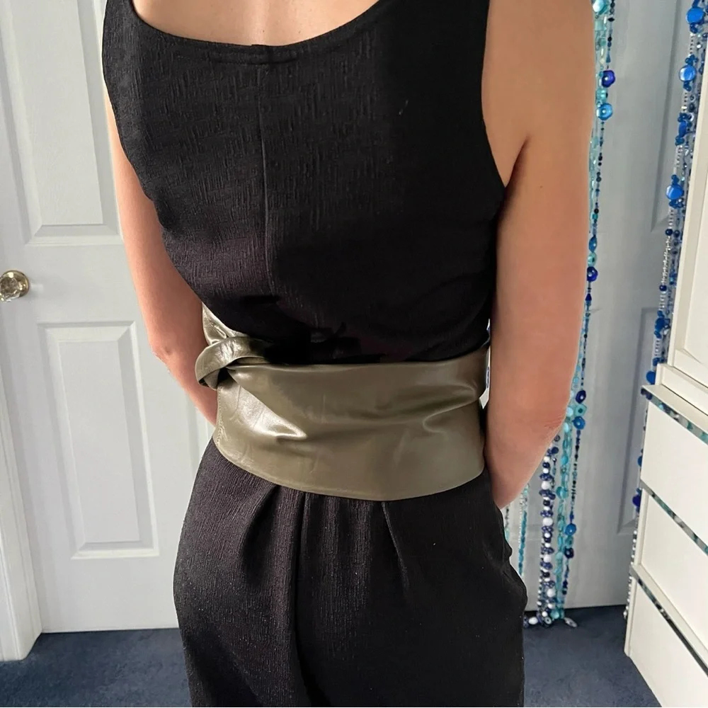 French Vintage 1980s Olive Leather Belt – Wide Draping Hip or Waist - Picture 3 of 16
